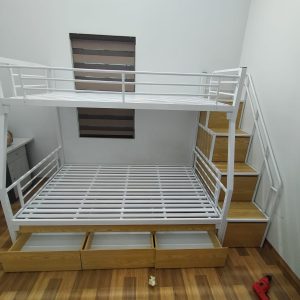 Giường sắt tầng cầu thang hộp và ngăn kéo 1m6/1m2 - GS 83